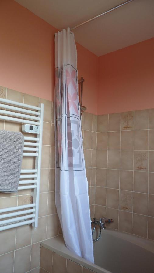 Maison De Vacances Pour 6 Personnes Avec Piscine Lainsecq Exteriér fotografie